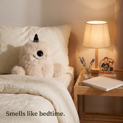 Snooze Yeti على وسادة في غرفة نوم طفل وقت النوم — 5